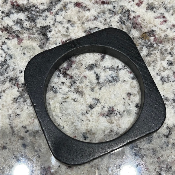 BRACELETS • Wooden Bangle Set - Picture 4 of 4